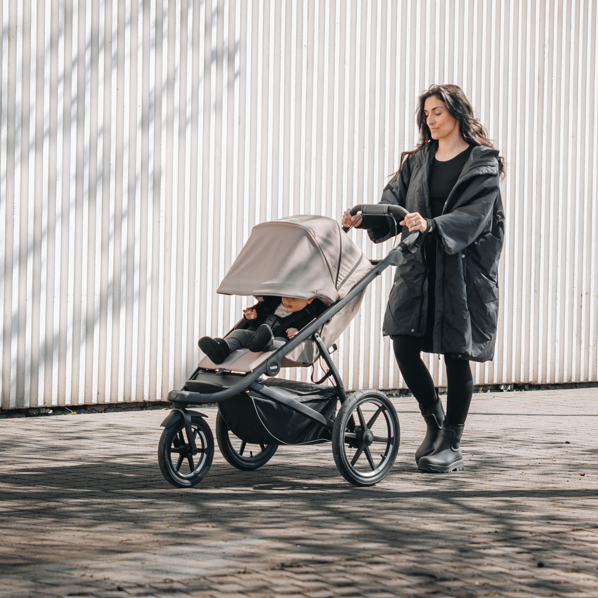 THULE Urban Glide 4-wheel Tinted Taupe