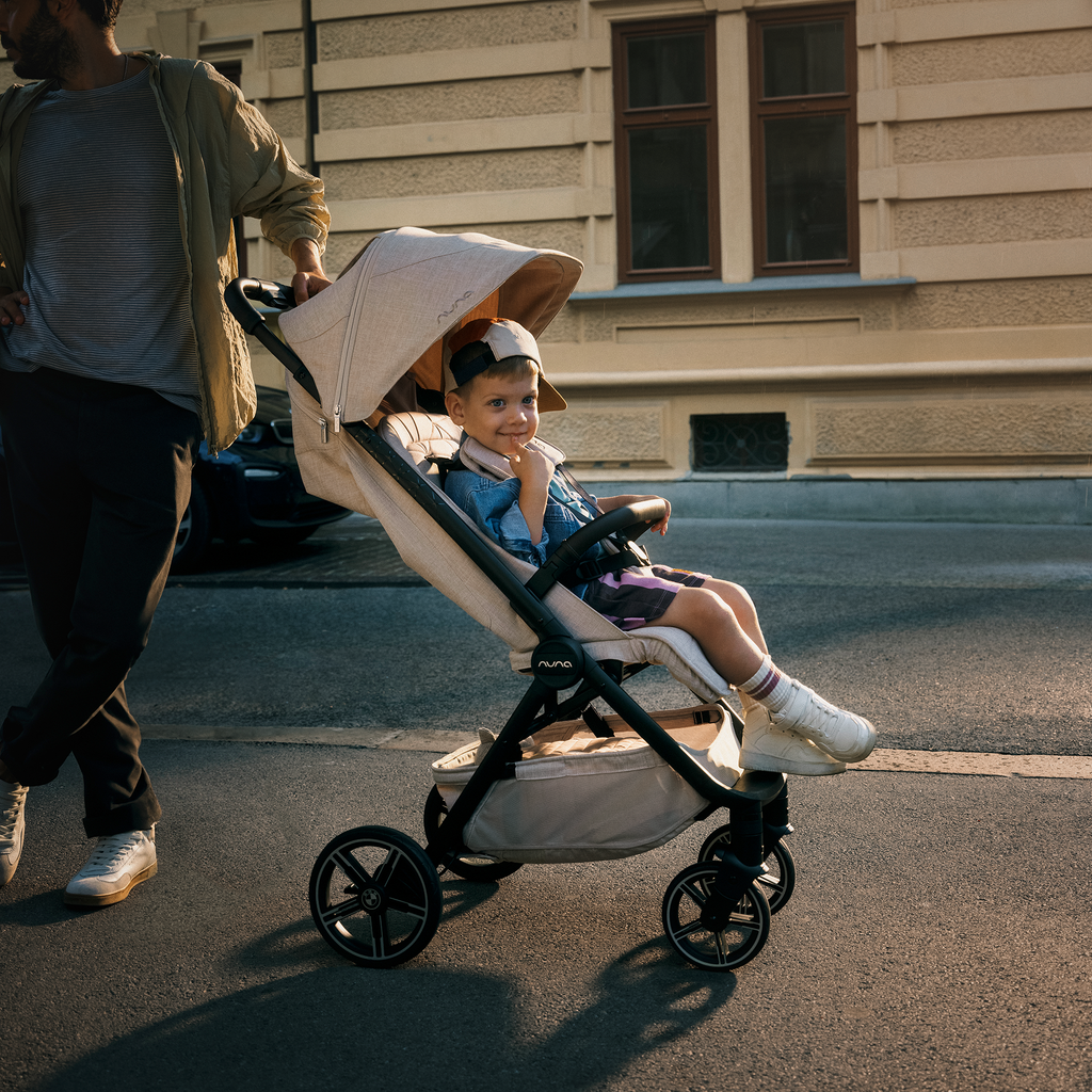 nuna TRVL lx Mica BMW Kollektion