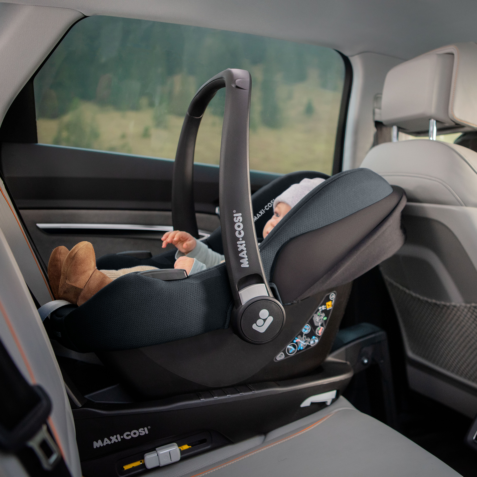 MAXI-COSI Set CabrioFix i-Size Essential